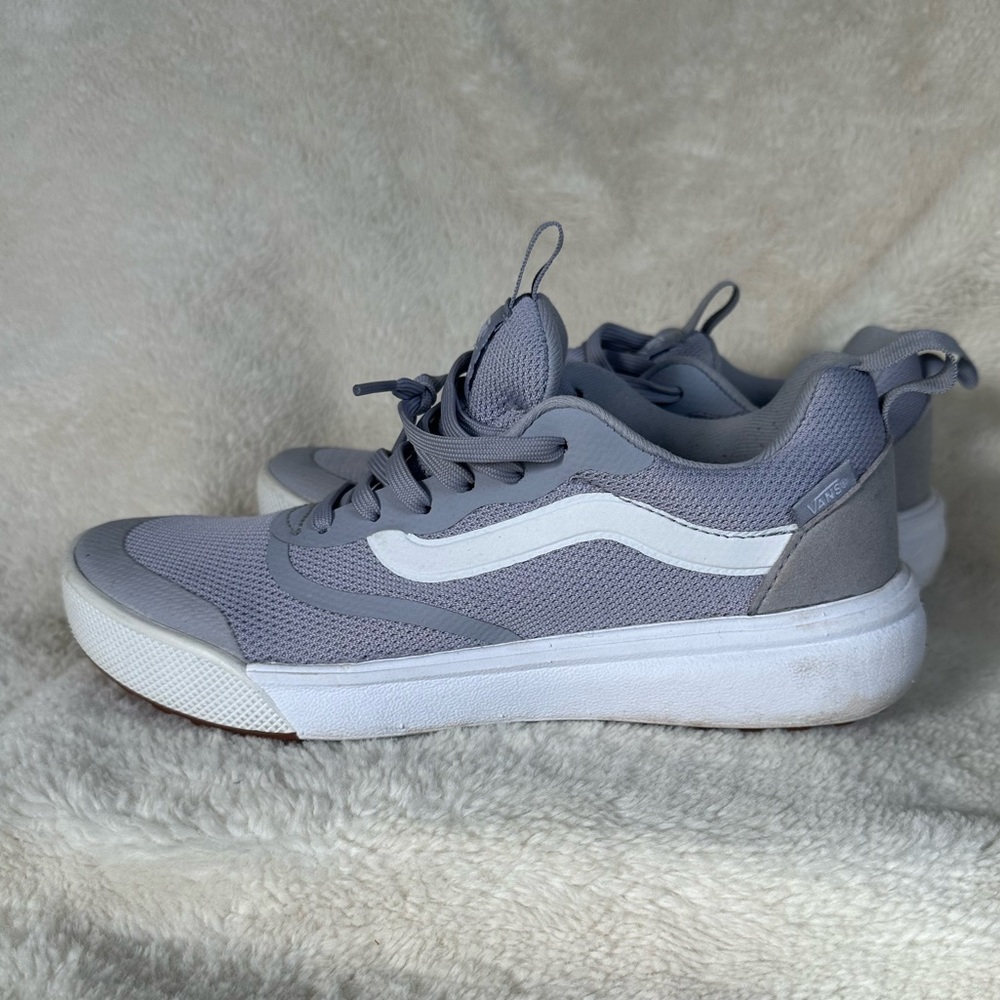 Vans Range Low Top Sneakers